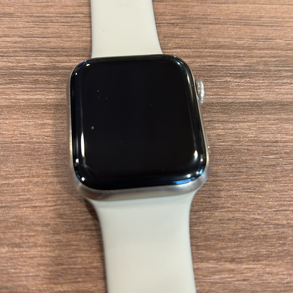 Apple Watch 5 - Picture 2 of 11